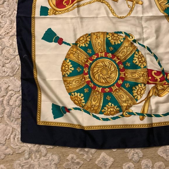 Scarf - Picture 5 of 6